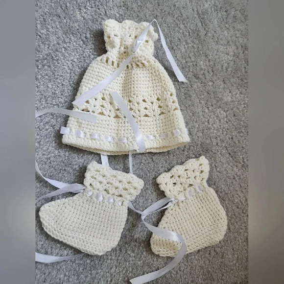 Newborn baby knitted set - Picture 1 of 3